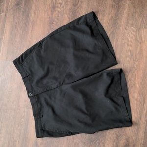 IZOD Golf Men's Size 38 Plain Black Golfer Shorts